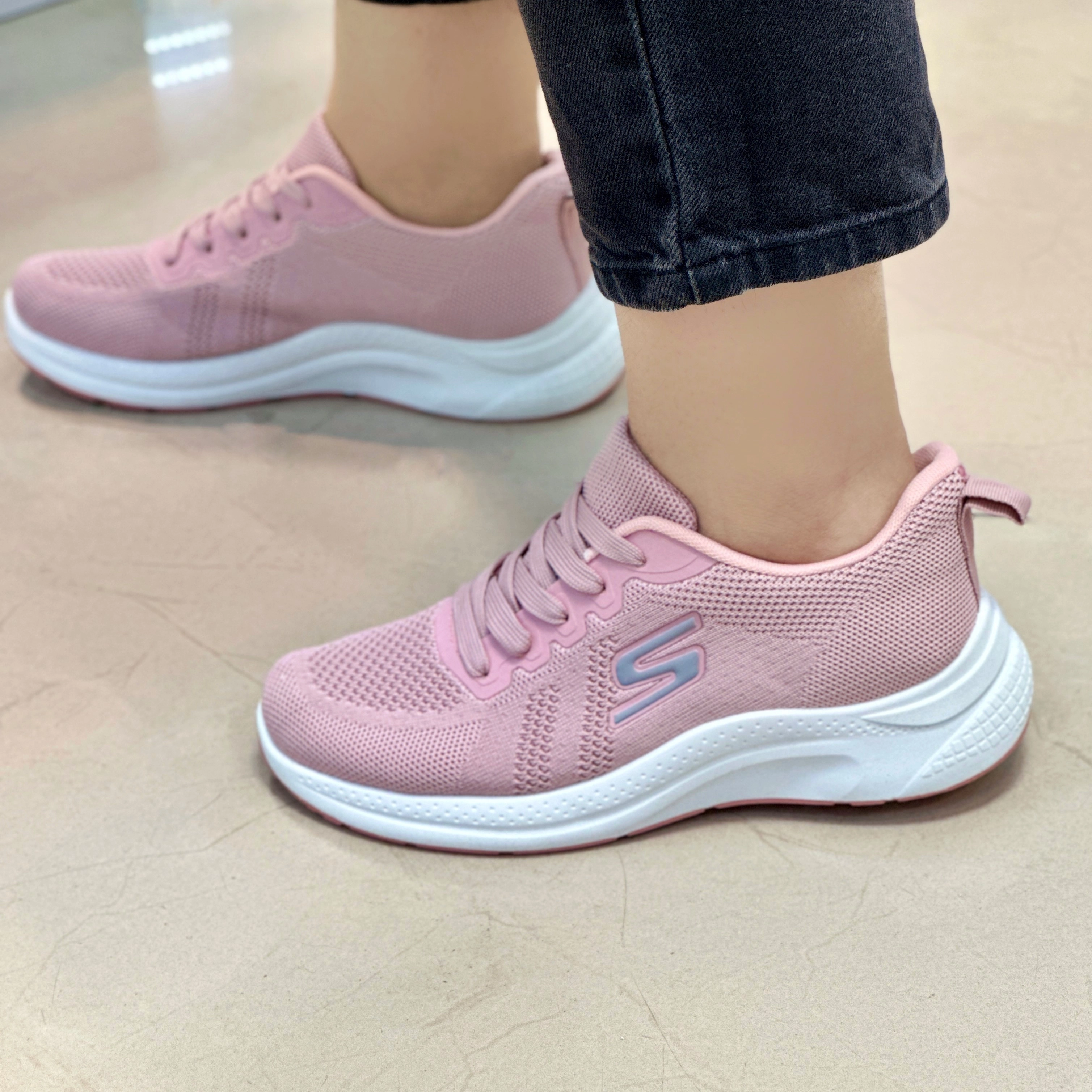 کفش زنانه اسکیچرز خارجی صورتی