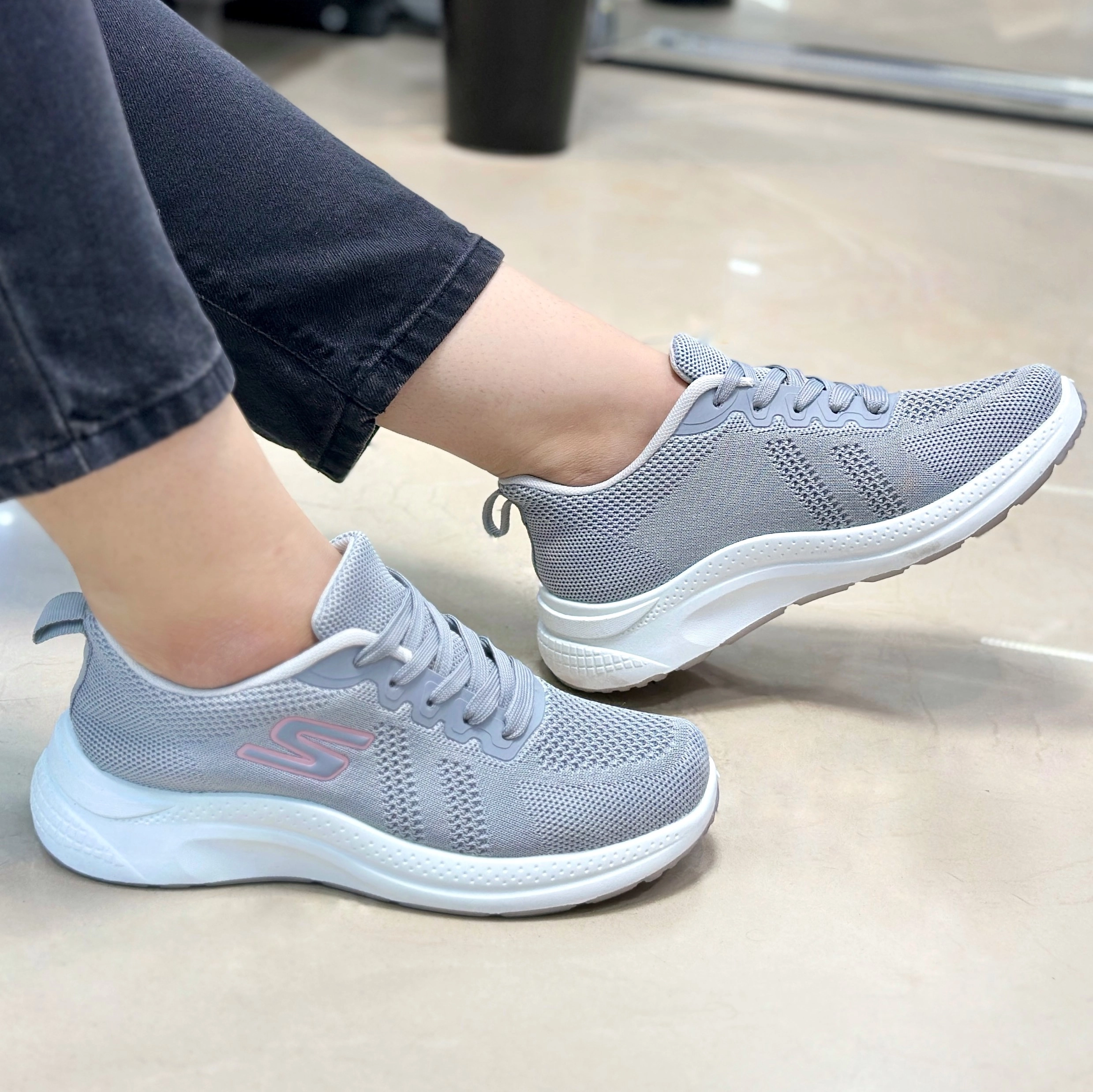 کتونی زنانه اسکیچرز