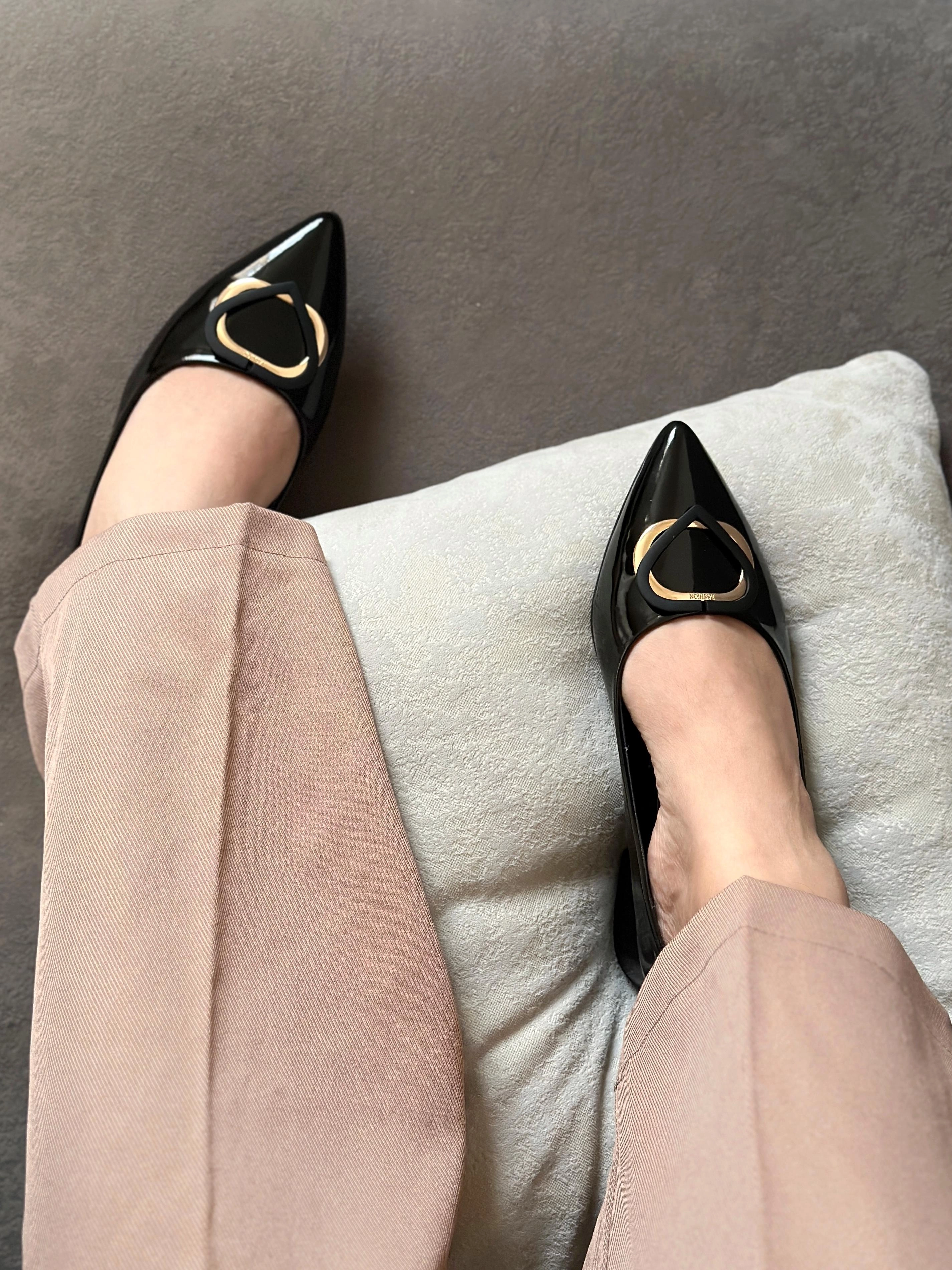 کفش نوک تیز زنانه