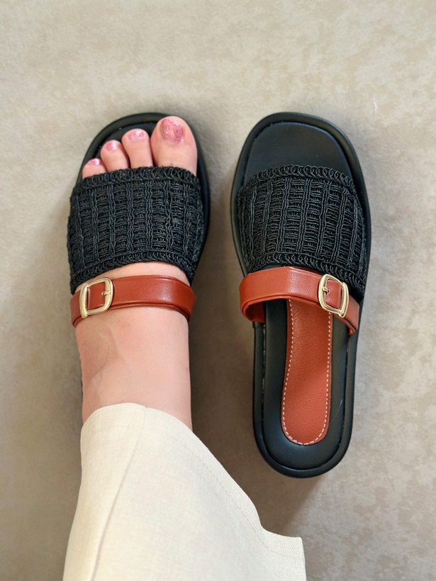 صندل زنانه تسمه ای