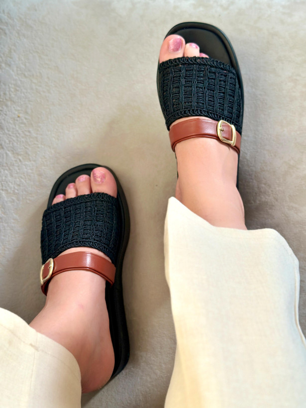 صندل لژدار زنانه ی کنفی مشکی