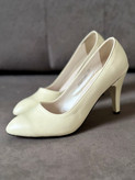 کفش پاشنه دار زنانه کرم صدفی