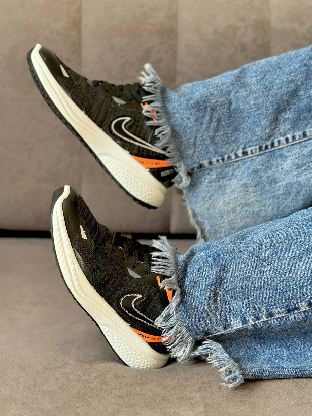 کفش اسپرت سبک نایک مناسب ست کردن با جین و لباس اسپرت