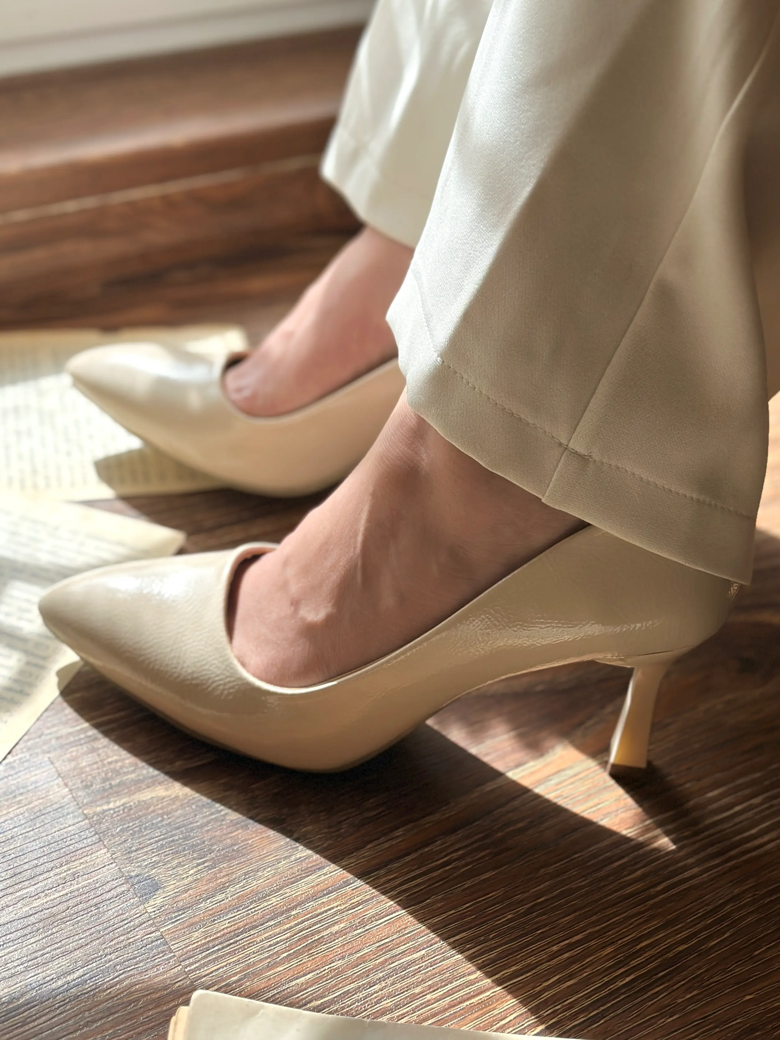 کفش مجلسی کرم براق کفش پاشنه ۸ سانت