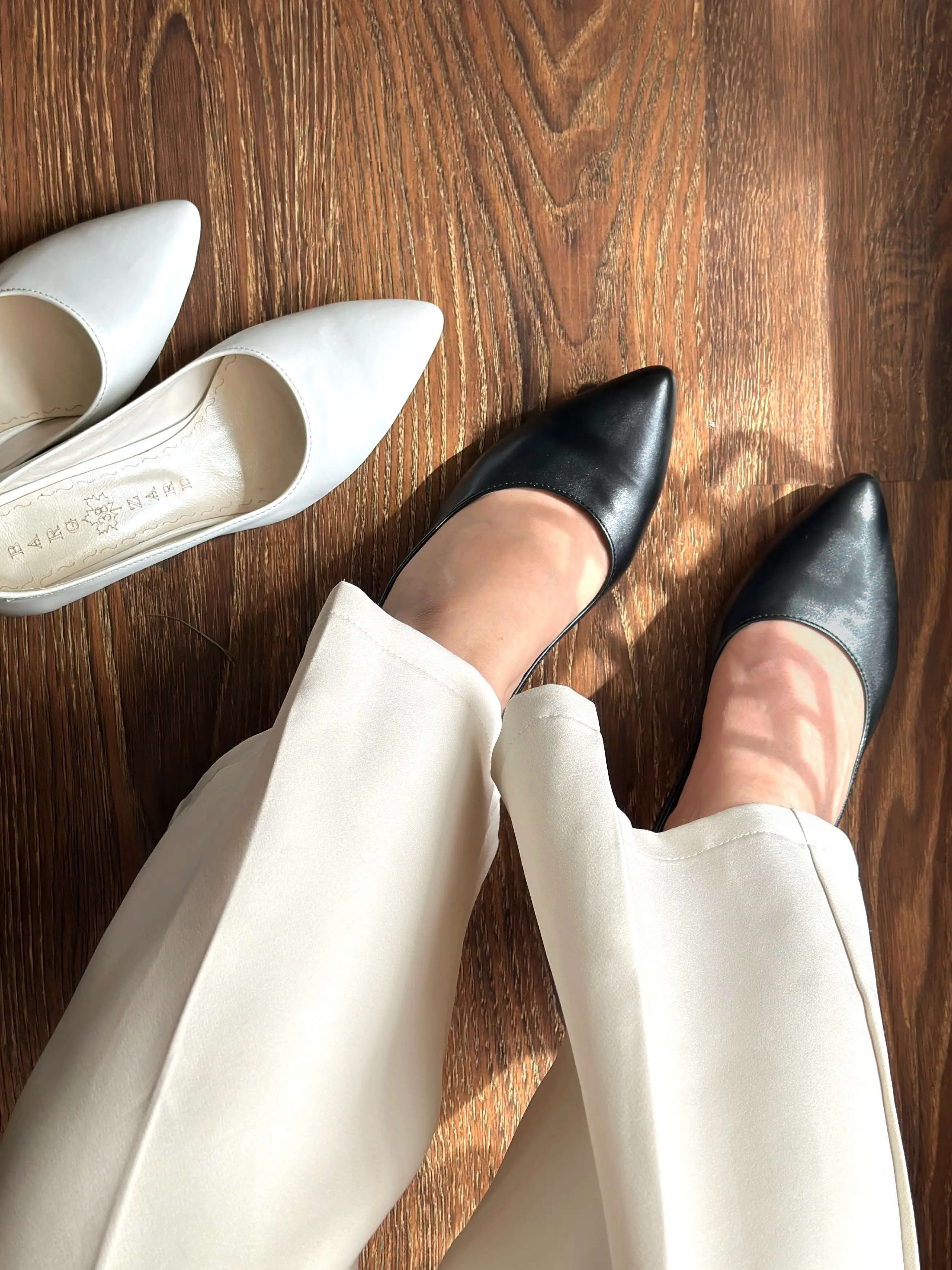 کفش مجلسی نوک تیز سفید و مشکی